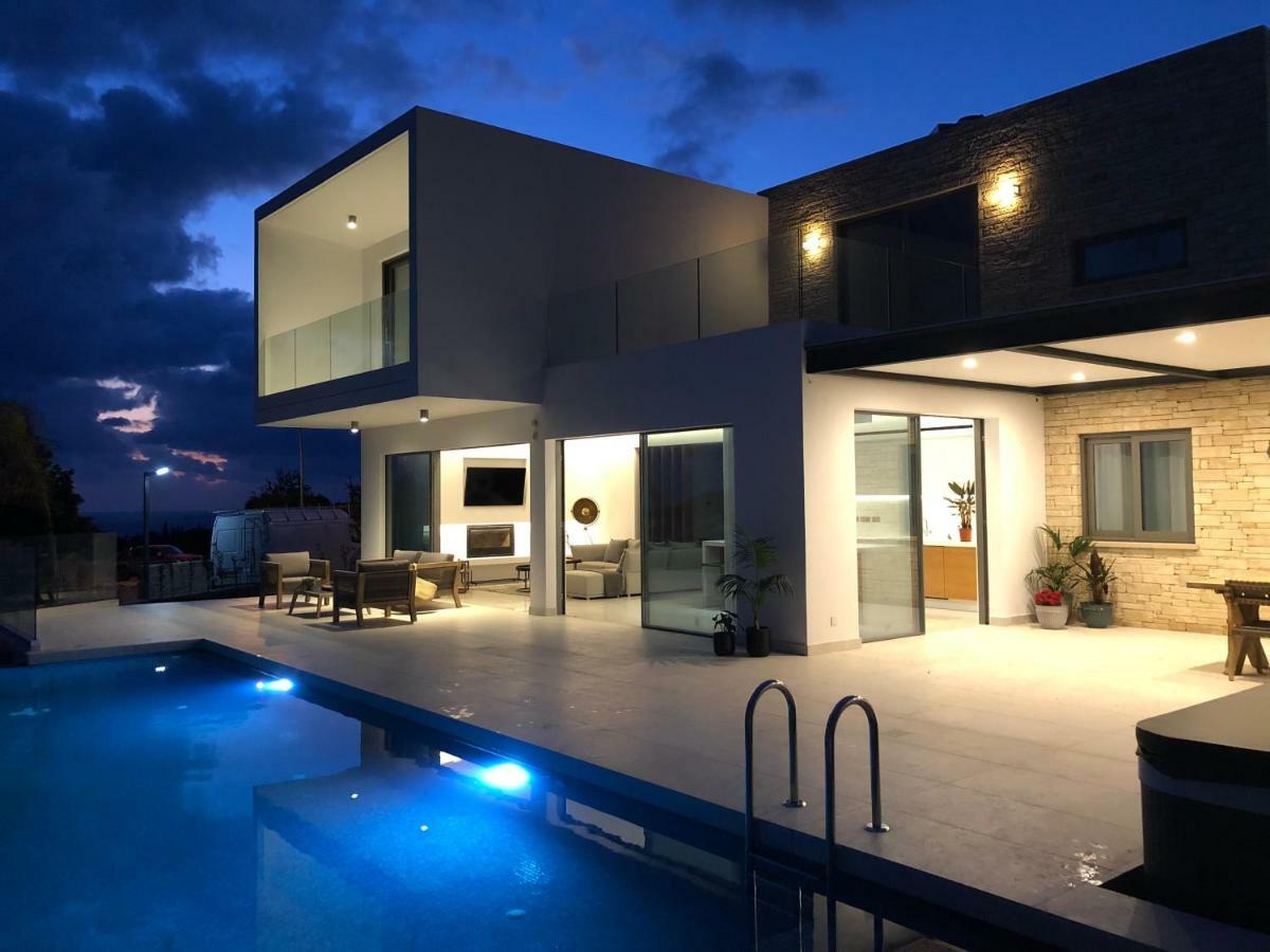 Golden Shore Paphos Exterior photo