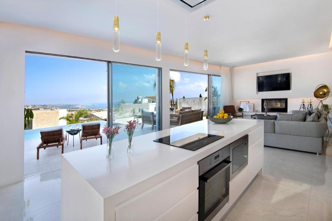 Golden Shore Paphos Exterior photo